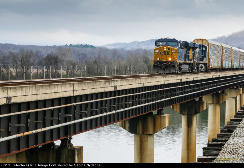 CSX 5214 crossing the trestle over the Tennessee River